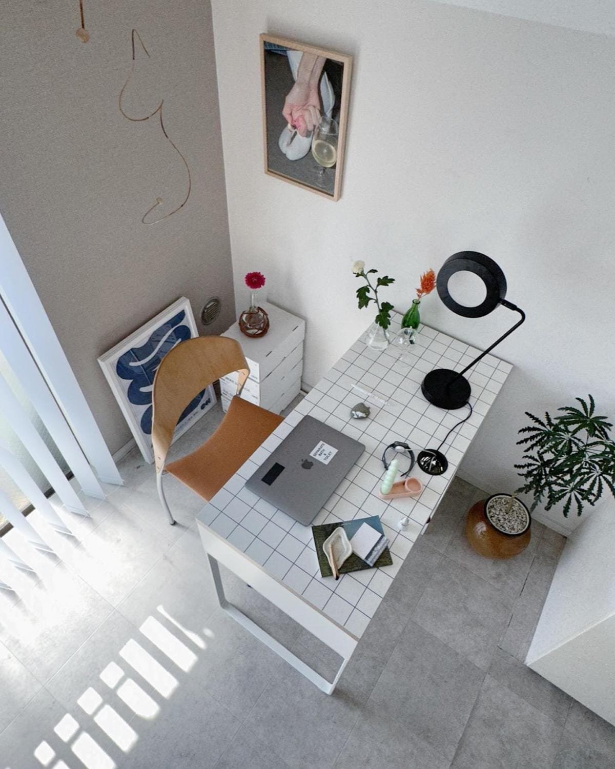 5 Simple Ways to Update the Look of Your Home Office CwmqghBPXKs